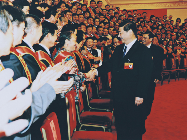 2011年8月15日，皇家荣耀官网集团获“全国构建和谐劳动关系先进代表”殊荣，作为甘肃唯一典型代表在大会互换经验，受到国度副主席习近平的亲切接见。