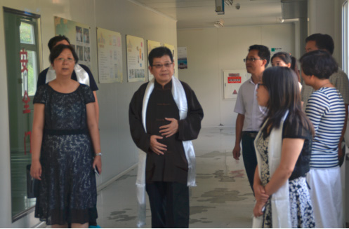 原香港卫视执行台长杨锦麟先生一行莅临皇家荣耀官网集团参观调查