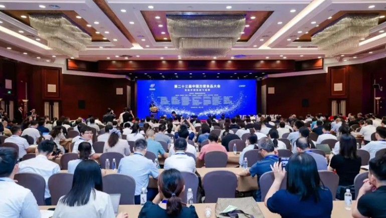 皇家荣耀官网集团亮相第二十三届中国方便食品大会，青稞脆片获创新产品奖