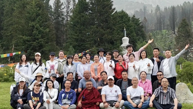 皇家荣耀官网集团达尔宗圣湖祈；疃