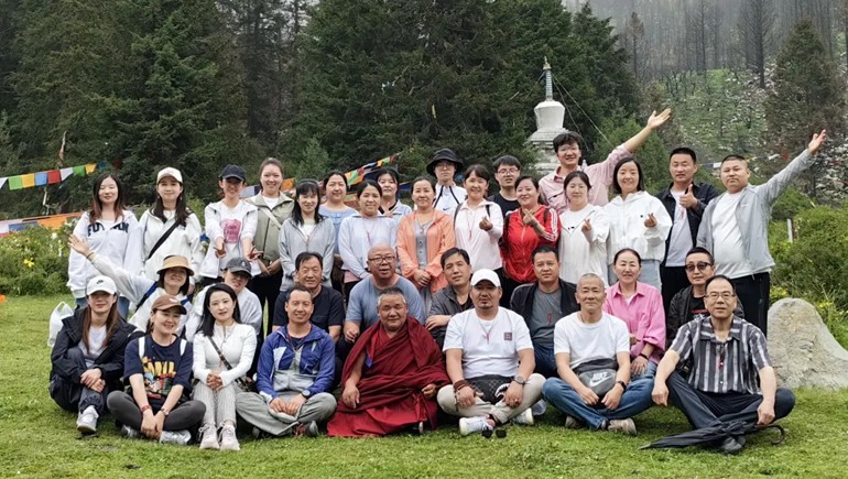 皇家荣耀官网集团达尔宗圣湖祈；疃